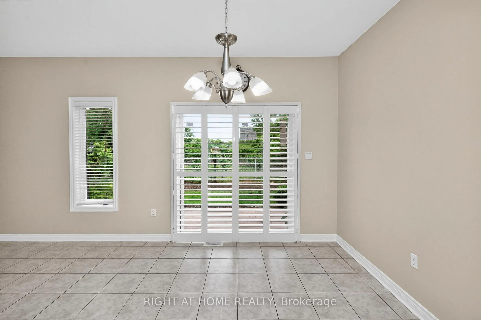 Photo 19 of 13 Thrushwood Drive, Barrie, 400 West — HOMEH