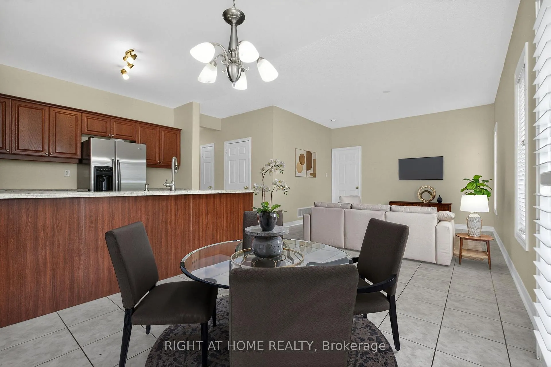 Photo 20 of 13 Thrushwood Drive, Barrie, 400 West — HOMEH