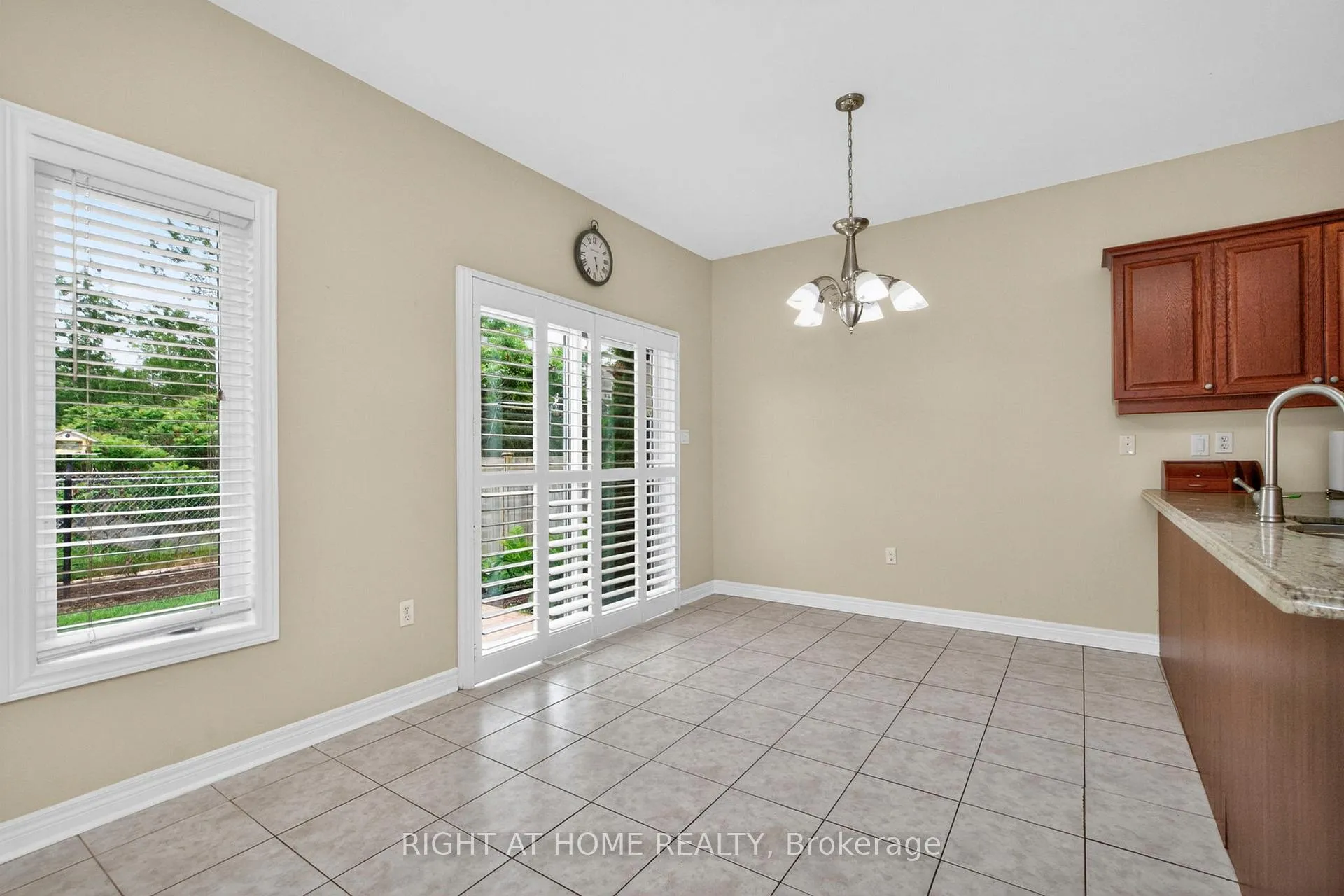 Photo 22 of 13 Thrushwood Drive, Barrie, 400 West — HOMEH
