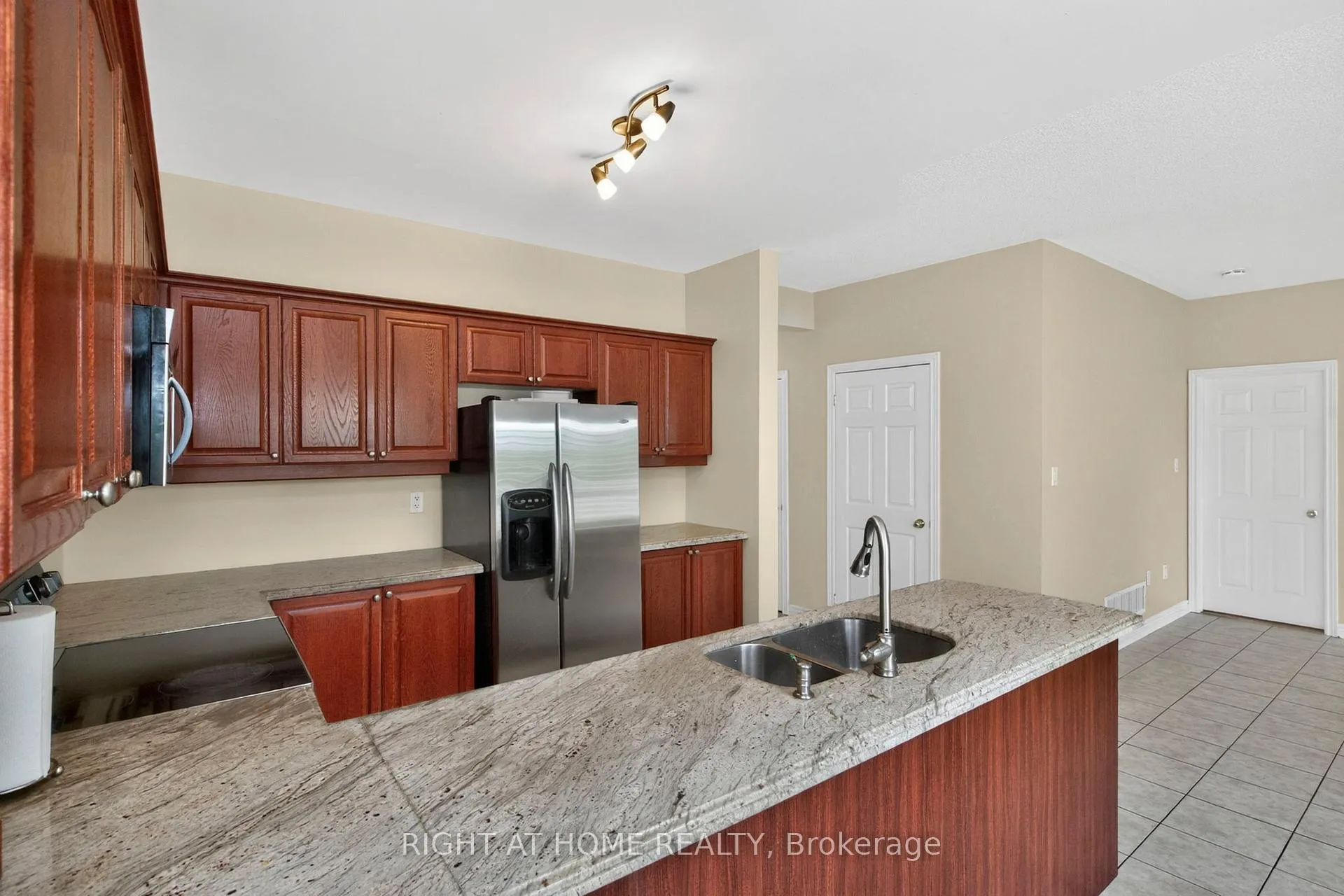 Photo 23 of 13 Thrushwood Drive, Barrie, 400 West — HOMEH