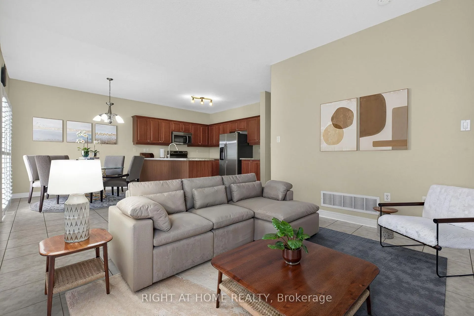 Photo 24 of 13 Thrushwood Drive, Barrie, 400 West — HOMEH