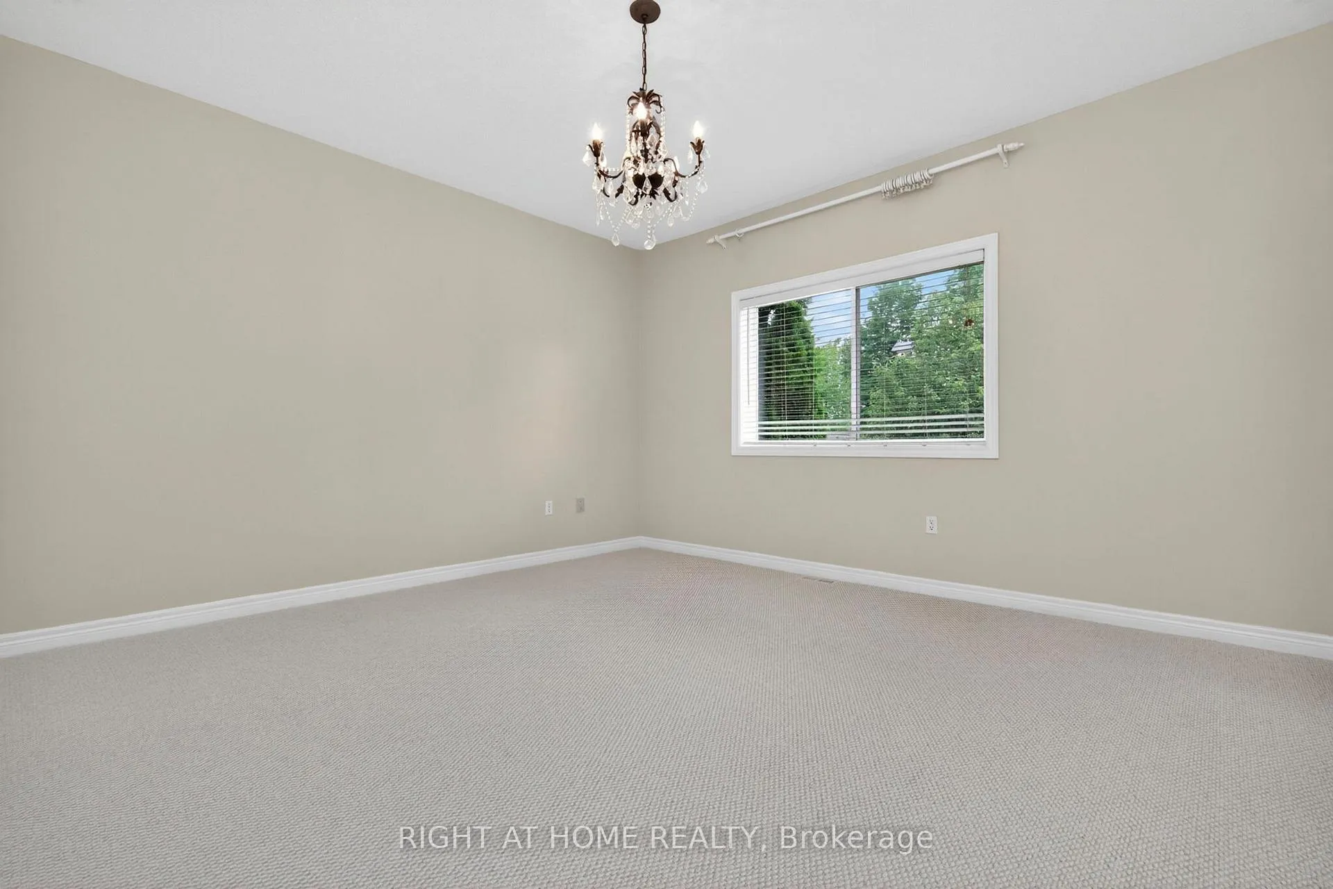 Photo 26 of 13 Thrushwood Drive, Barrie, 400 West — HOMEH