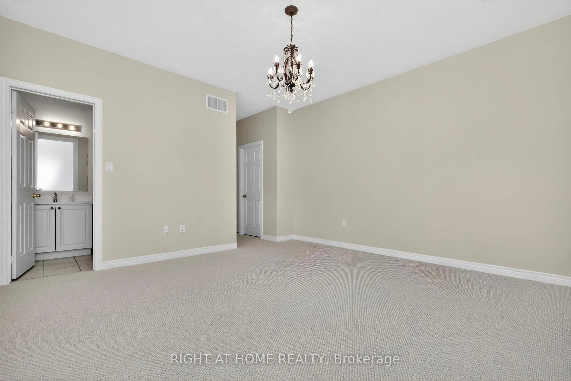 Photo 34 of 13 Thrushwood Drive, Barrie, 400 West — HOMEH