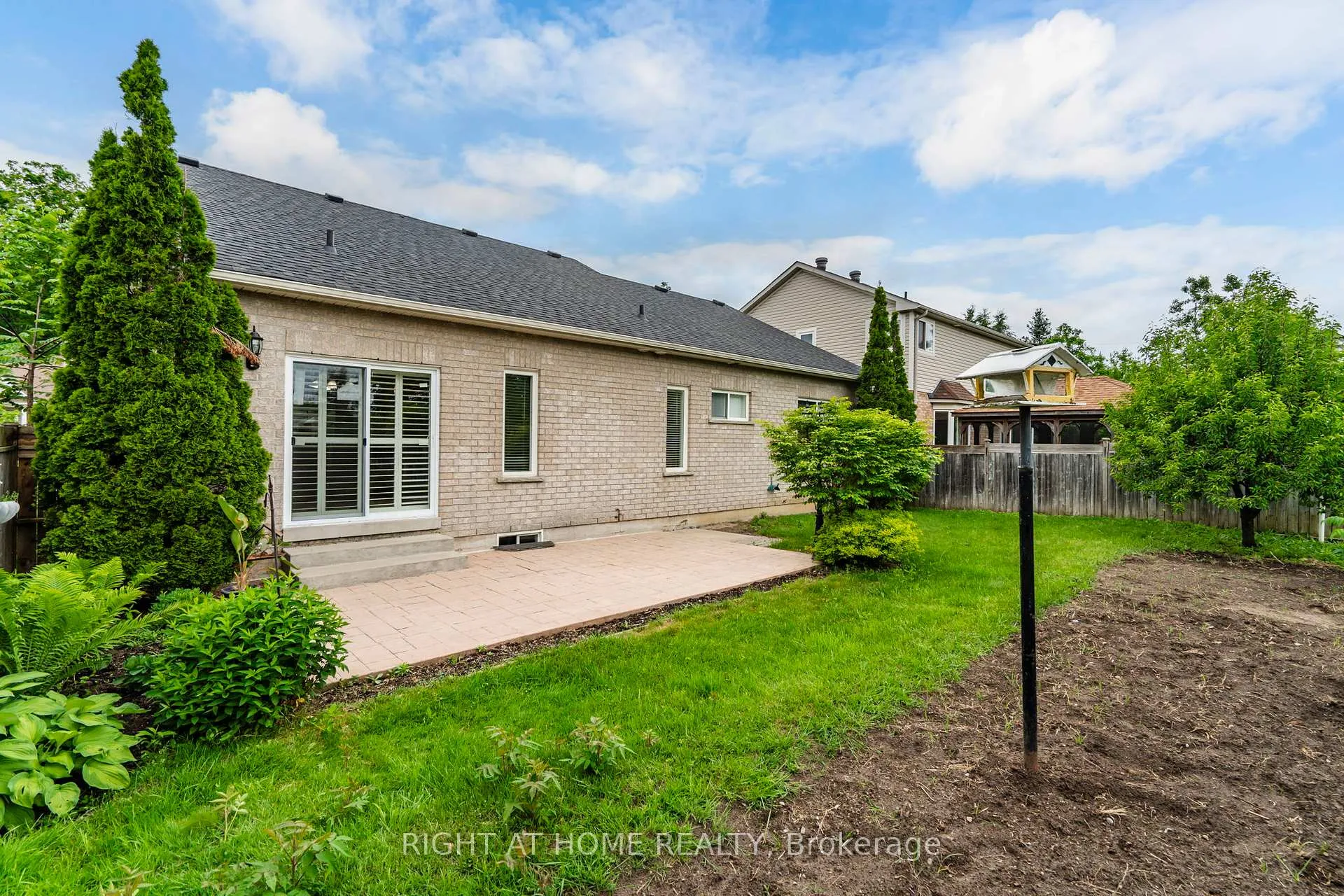 Photo 36 of 13 Thrushwood Drive, Barrie, 400 West — HOMEH