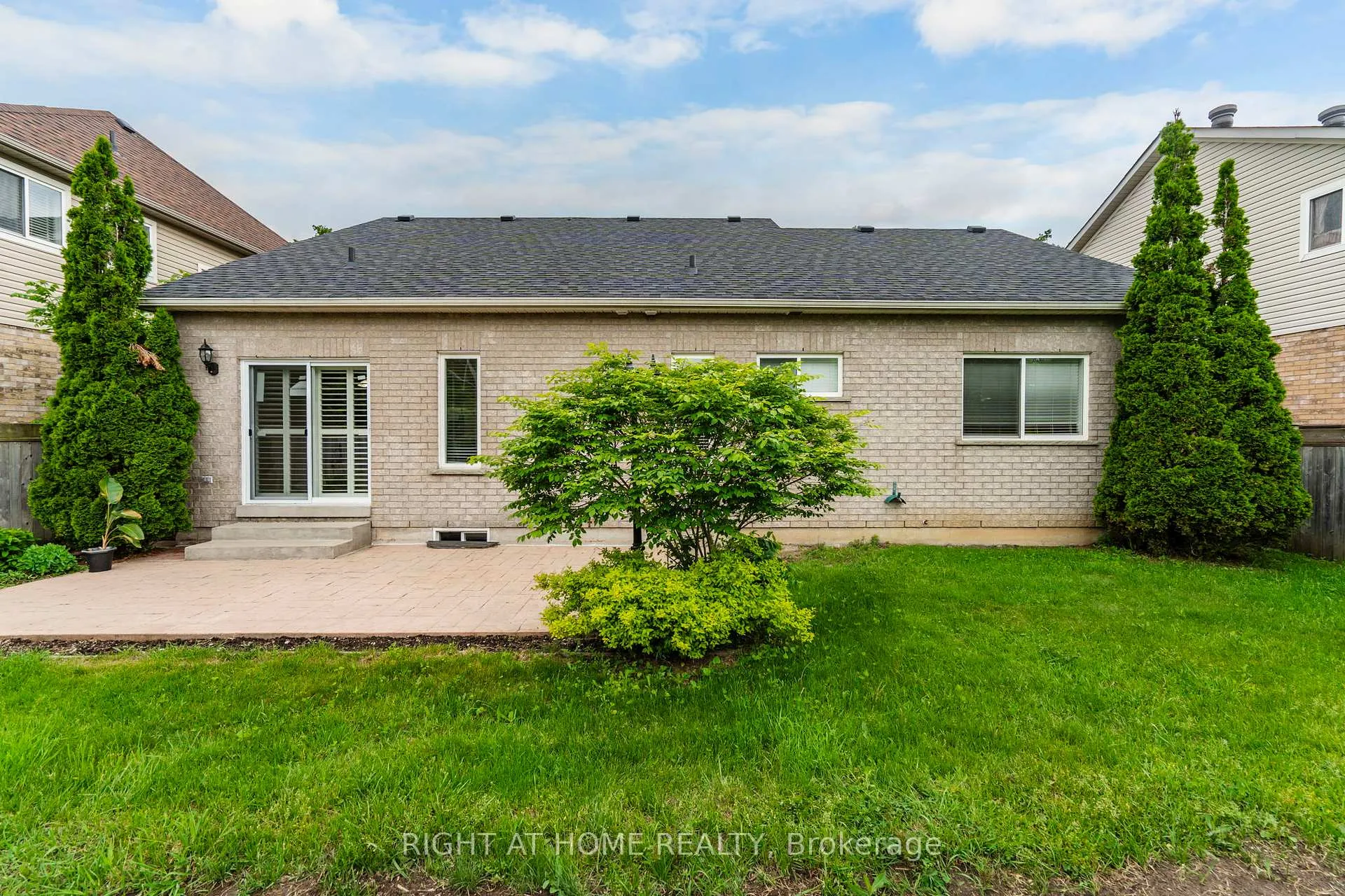 Photo 38 of 13 Thrushwood Drive, Barrie, 400 West — HOMEH