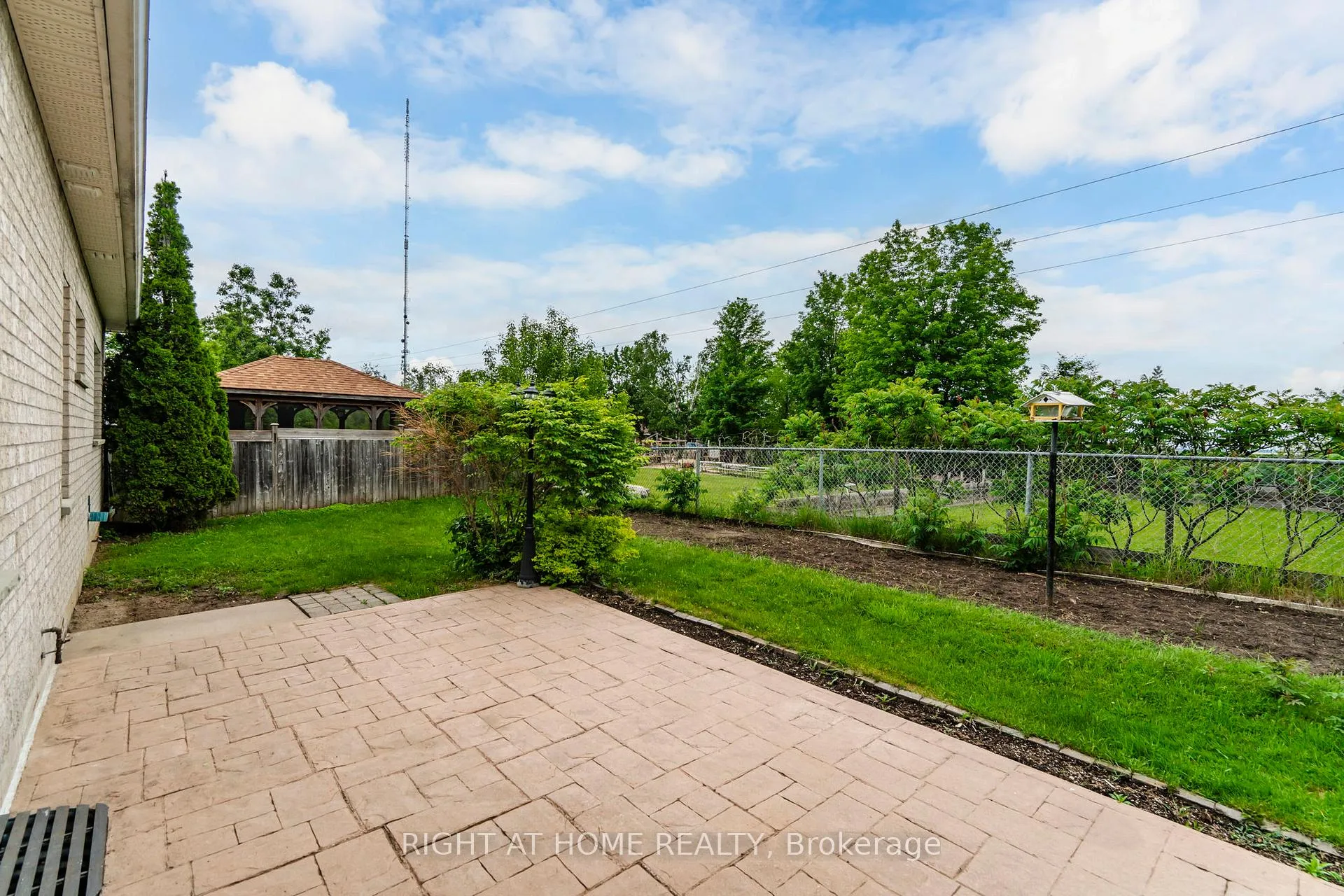 Photo 39 of 13 Thrushwood Drive, Barrie, 400 West — HOMEH