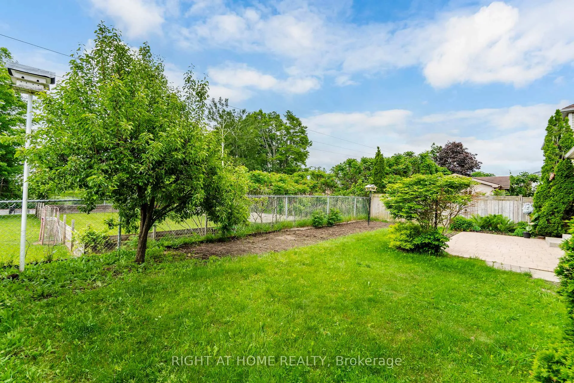 Photo 40 of 13 Thrushwood Drive, Barrie, 400 West — HOMEH