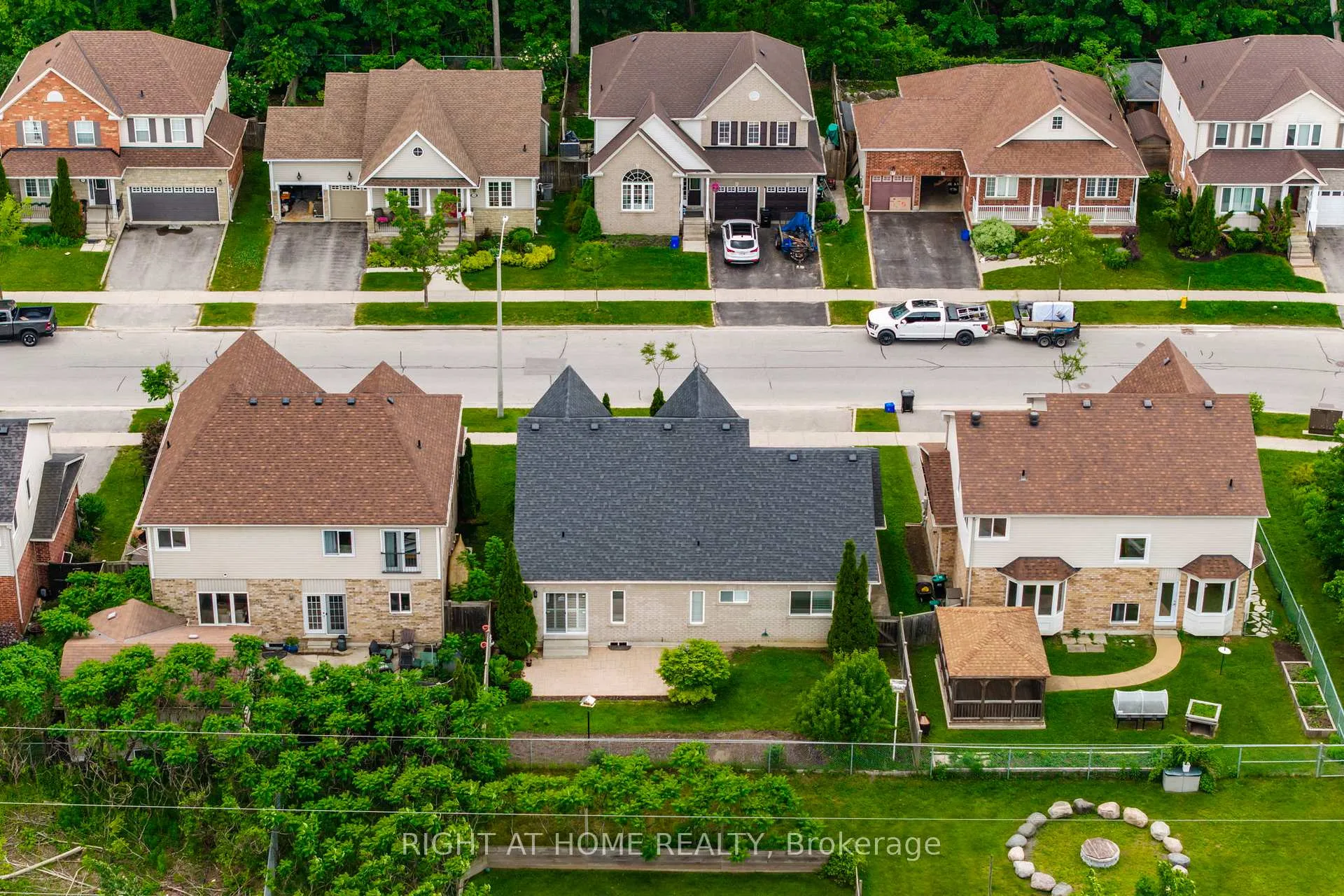 Photo 41 of 13 Thrushwood Drive, Barrie, 400 West — HOMEH