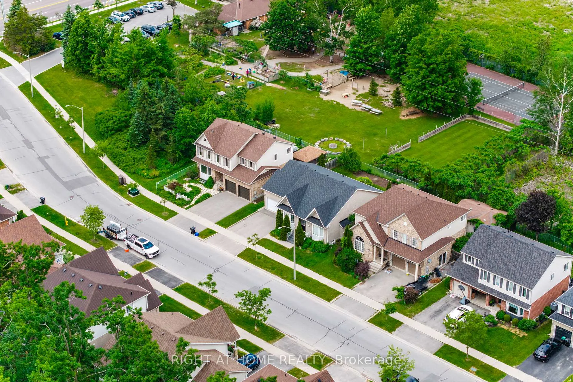Photo 42 of 13 Thrushwood Drive, Barrie, 400 West — HOMEH