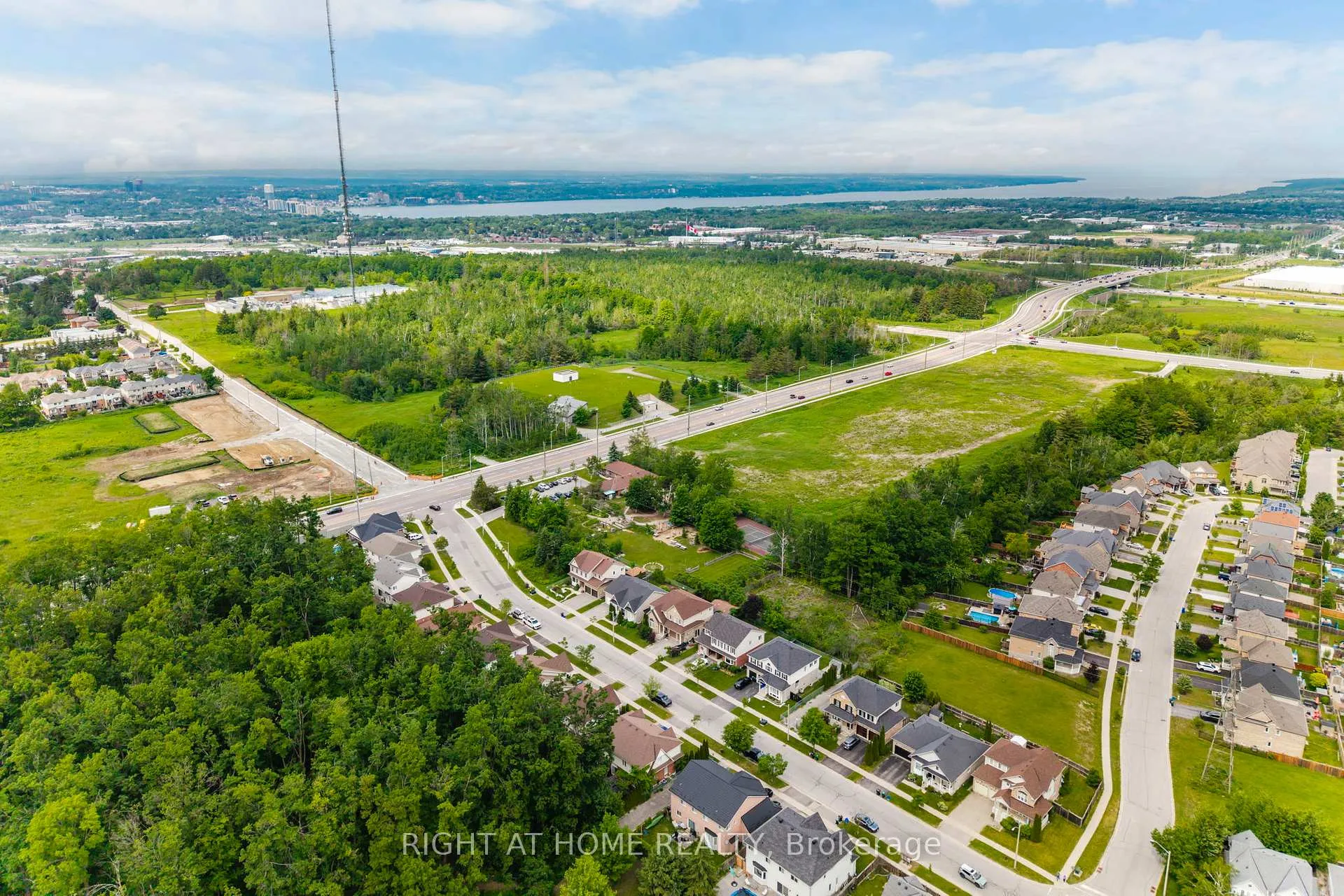 Photo 44 of 13 Thrushwood Drive, Barrie, 400 West — HOMEH
