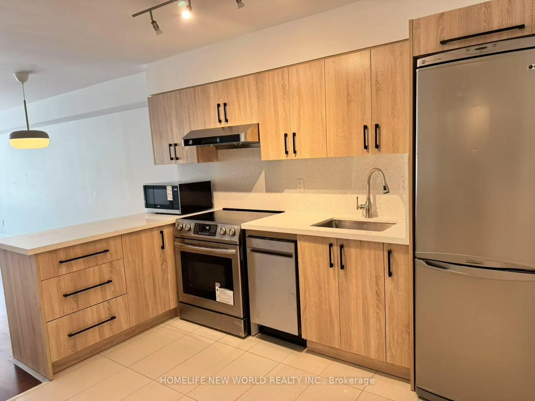 Photo 5 of Unit 333, 111 Elizabeth Street E, Toronto, Bay Street Corridor — HOMEH