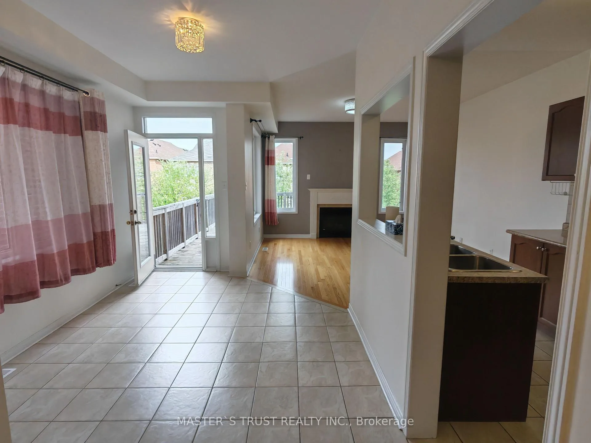 Photo 5 of 15 Big Hill Crescent, Vaughan, Patterson — HOMEH