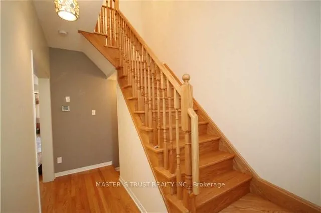 Photo 11 of 15 Big Hill Crescent, Vaughan, Patterson — HOMEH