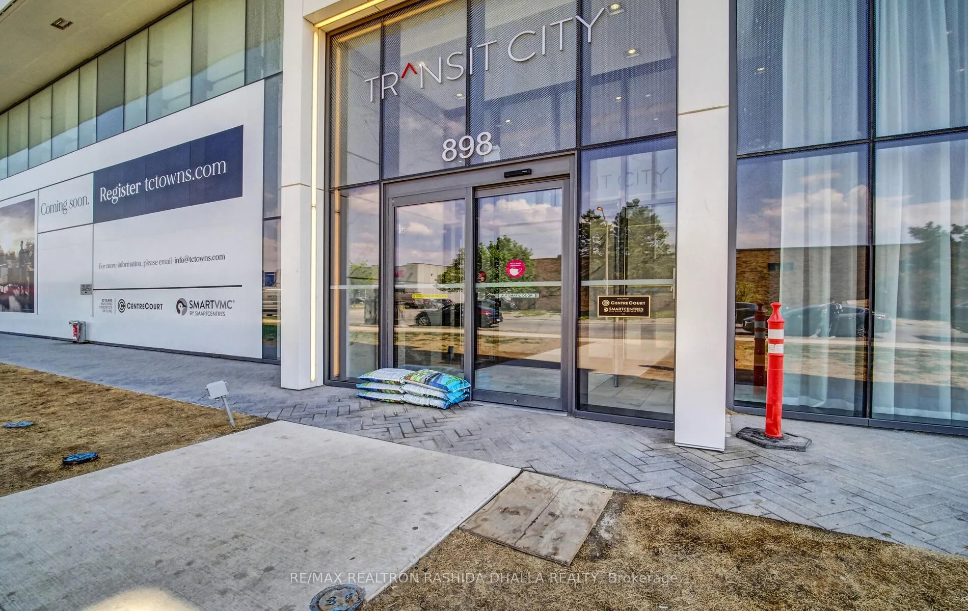 Photo 3 of Unit 1702, 898 Portage Parkway, Vaughan, Vaughan Corporate Centre — HOMEH