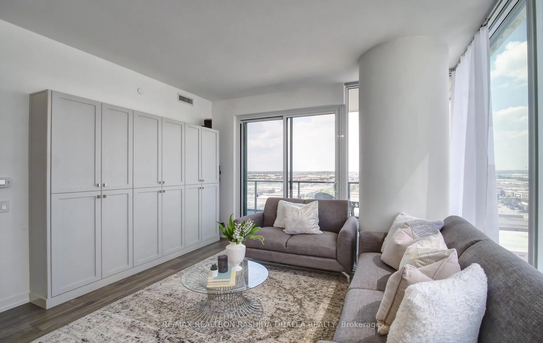 Photo 7 of Unit 1702, 898 Portage Parkway, Vaughan, Vaughan Corporate Centre — HOMEH