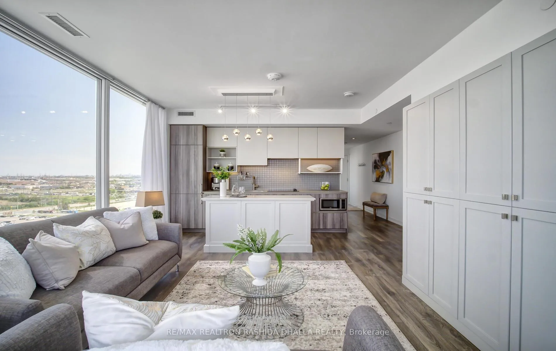 Photo 10 of Unit 1702, 898 Portage Parkway, Vaughan, Vaughan Corporate Centre — HOMEH