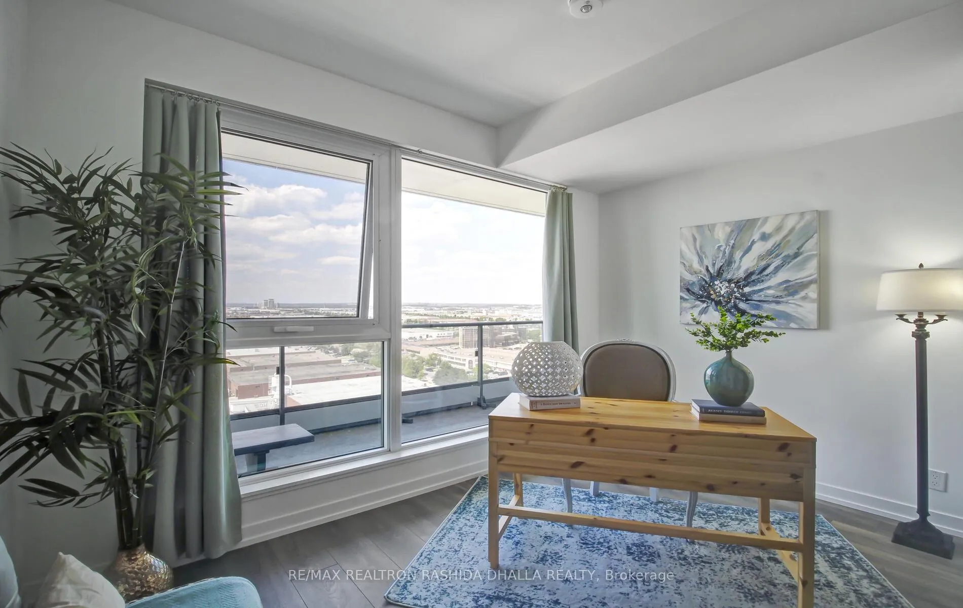 Photo 11 of Unit 1702, 898 Portage Parkway, Vaughan, Vaughan Corporate Centre — HOMEH