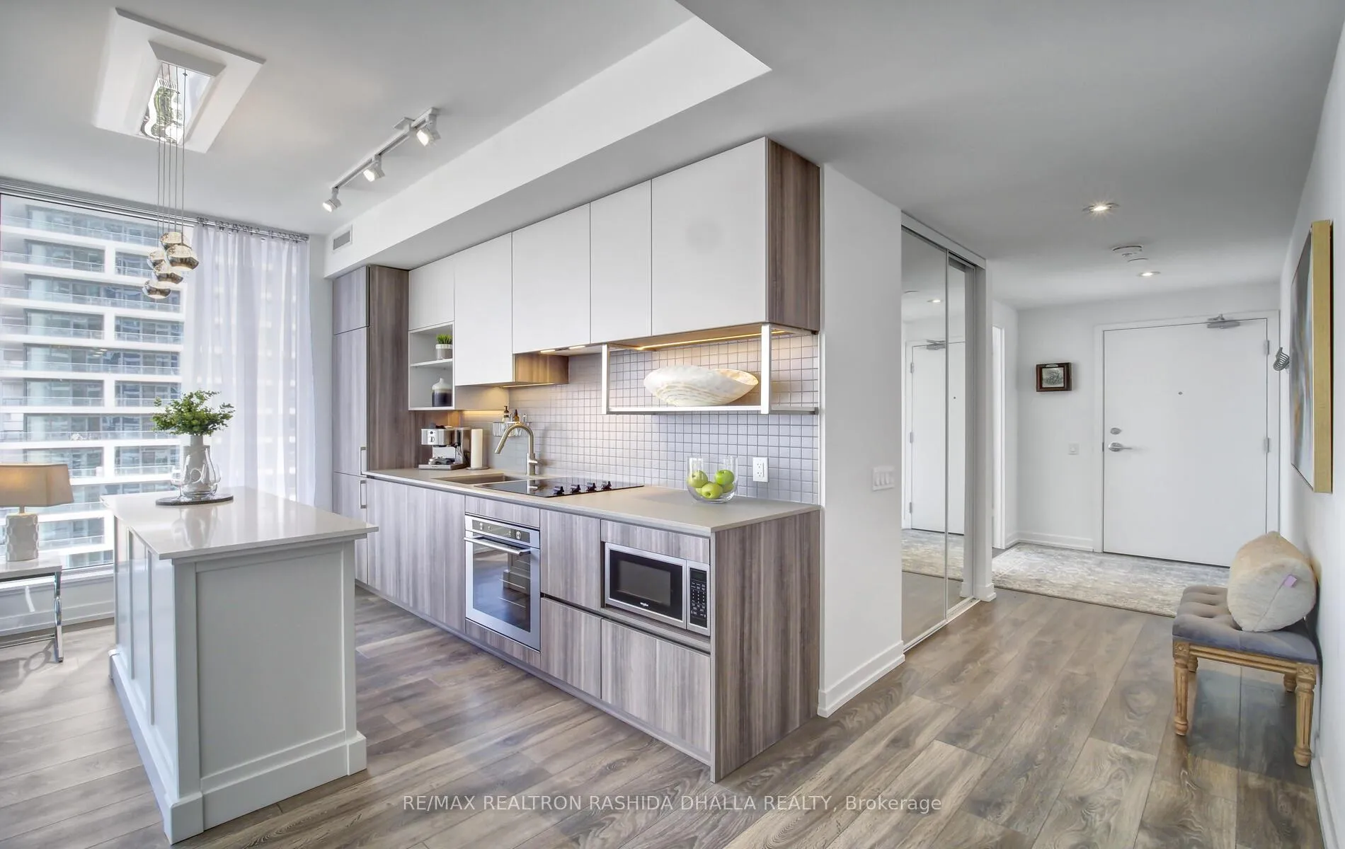 Photo 12 of Unit 1702, 898 Portage Parkway, Vaughan, Vaughan Corporate Centre — HOMEH