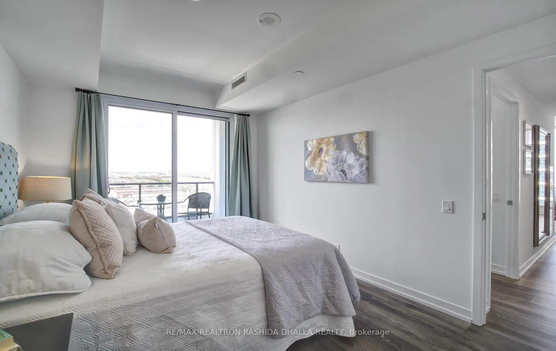 Photo 22 of Unit 1702, 898 Portage Parkway, Vaughan, Vaughan Corporate Centre — HOMEH