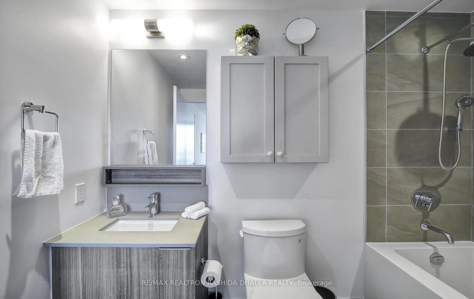 Photo 24 of Unit 1702, 898 Portage Parkway, Vaughan, Vaughan Corporate Centre — HOMEH
