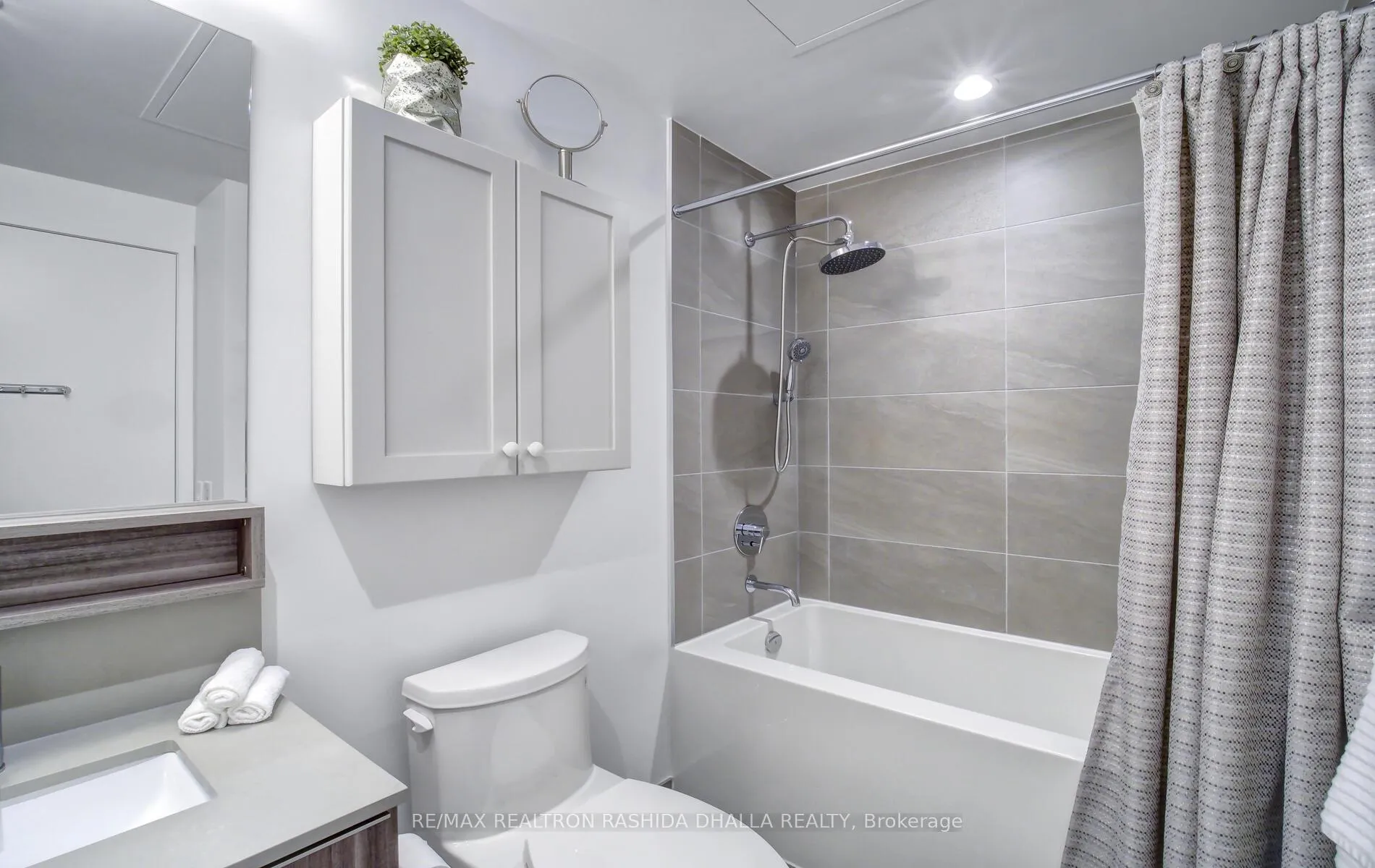 Photo 25 of Unit 1702, 898 Portage Parkway, Vaughan, Vaughan Corporate Centre — HOMEH
