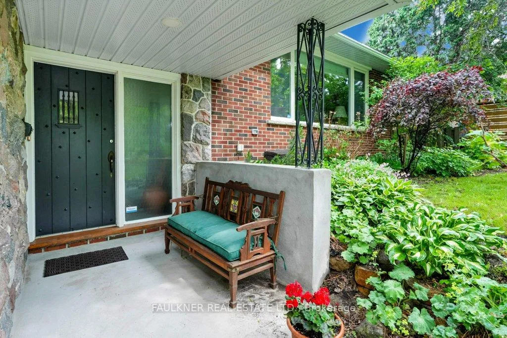 Photo 2 of 2229 Mcquaig Street, Ottawa, Alta Vista — HOMEH
