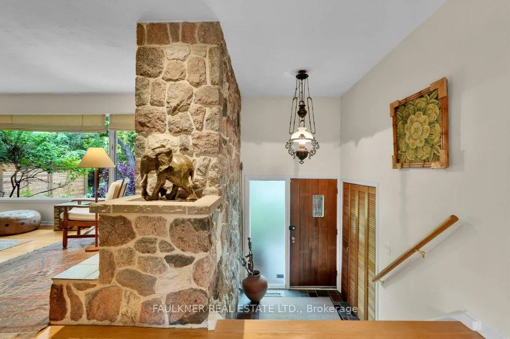 Photo 3 of 2229 Mcquaig Street, Ottawa, Alta Vista — HOMEH