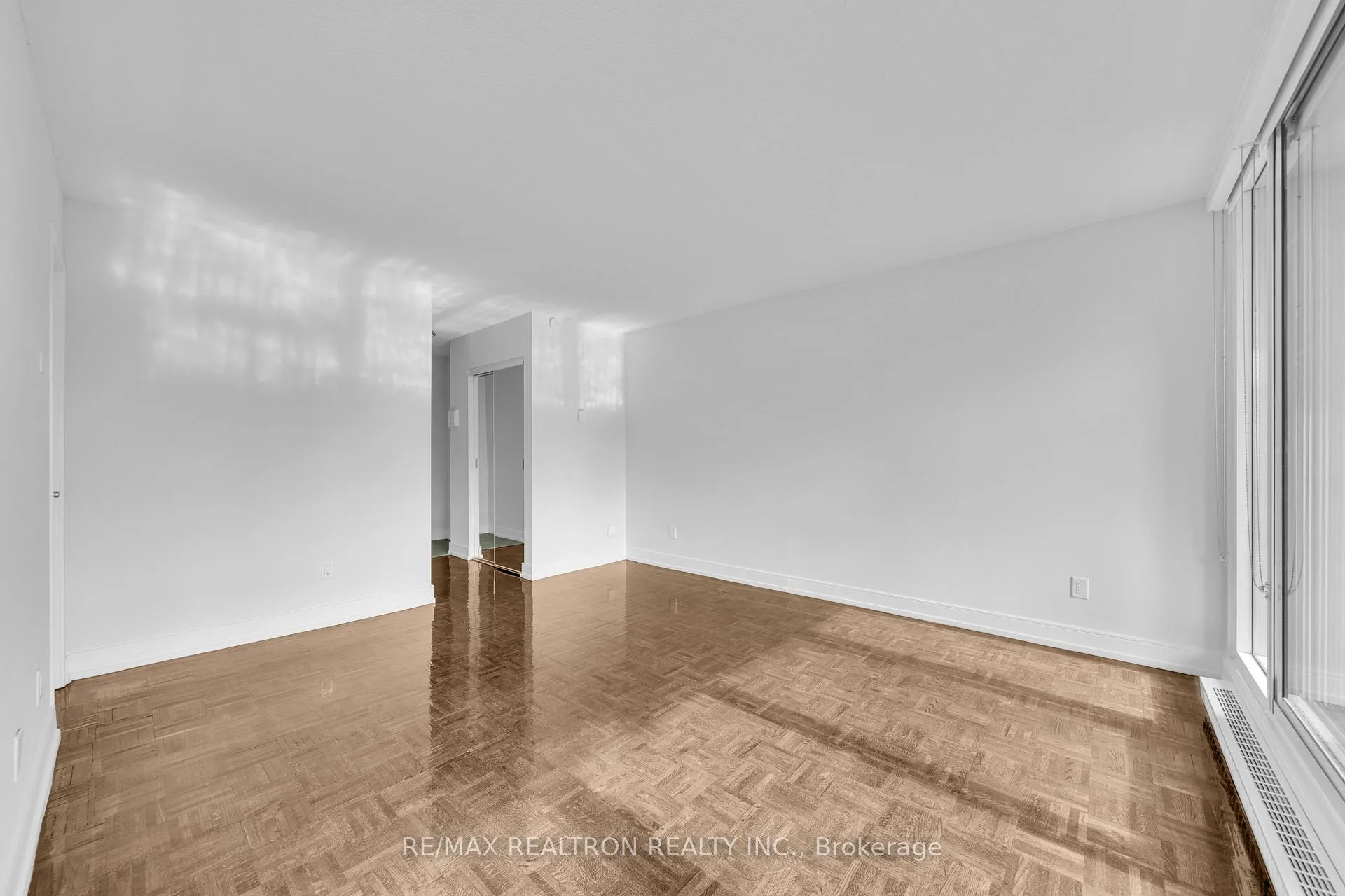 Photo 4 of Unit 414, 33 Isabella Street, Toronto, Church-Yonge Corridor — HOMEH