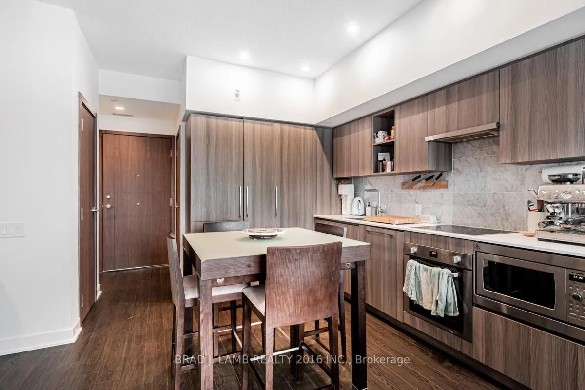 Photo 3 of Unit 3208, 19 Bathurst Street, Toronto, Waterfront Communities — HOMEH