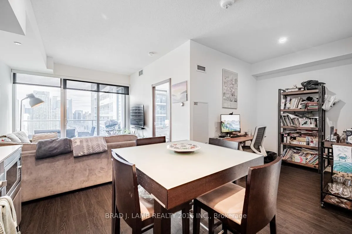Photo 4 of Unit 3208, 19 Bathurst Street, Toronto, Waterfront Communities — HOMEH