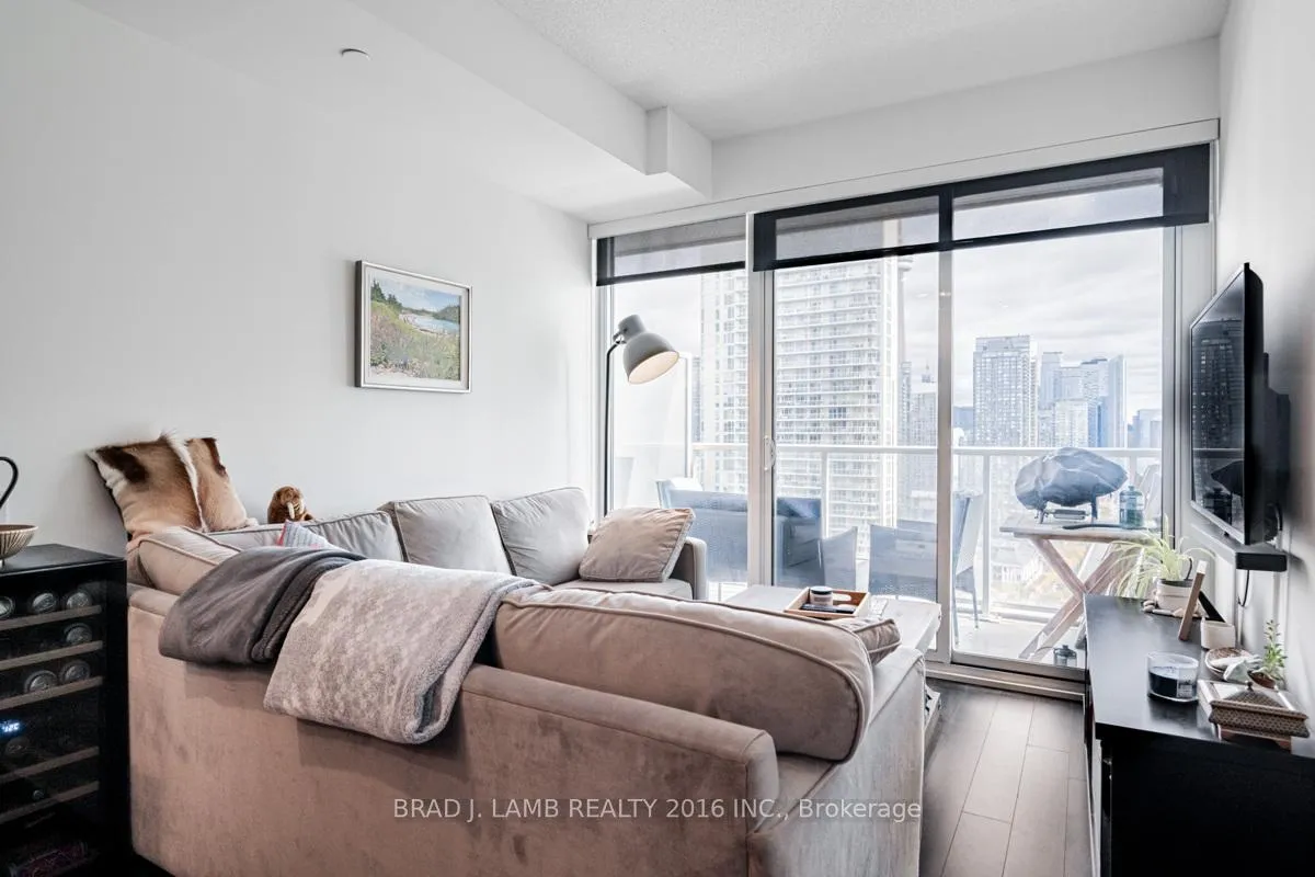 Photo 7 of Unit 3208, 19 Bathurst Street, Toronto, Waterfront Communities — HOMEH
