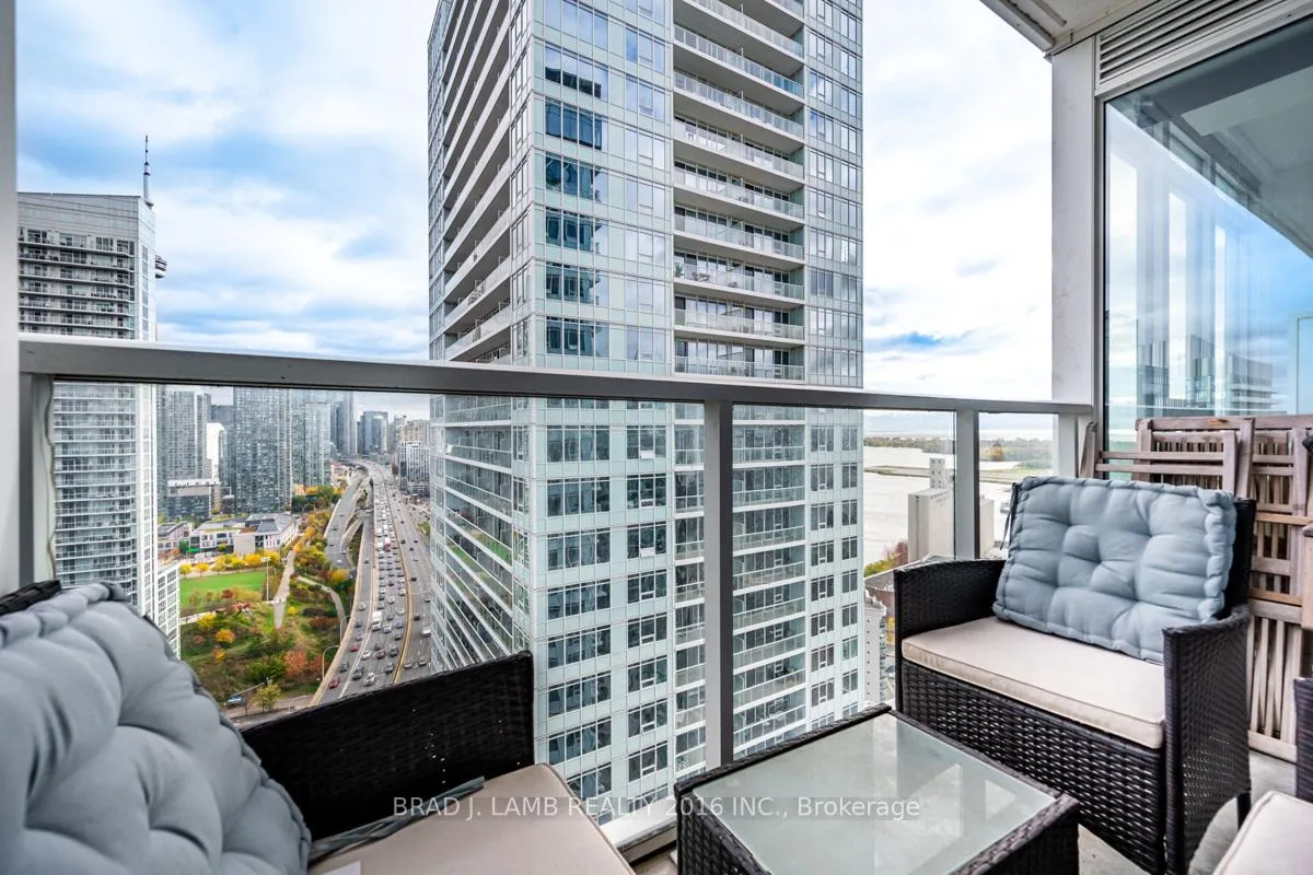 Photo 9 of Unit 3208, 19 Bathurst Street, Toronto, Waterfront Communities — HOMEH