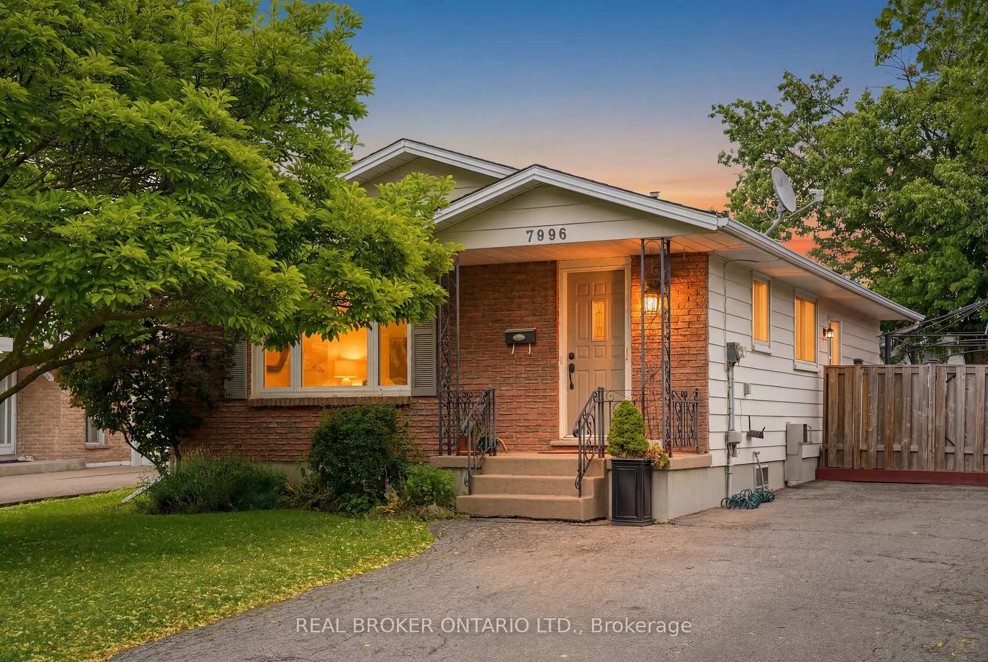 Photo 1 of 7996 Paddock Trail, Niagara Falls, Ascot — HOMEH