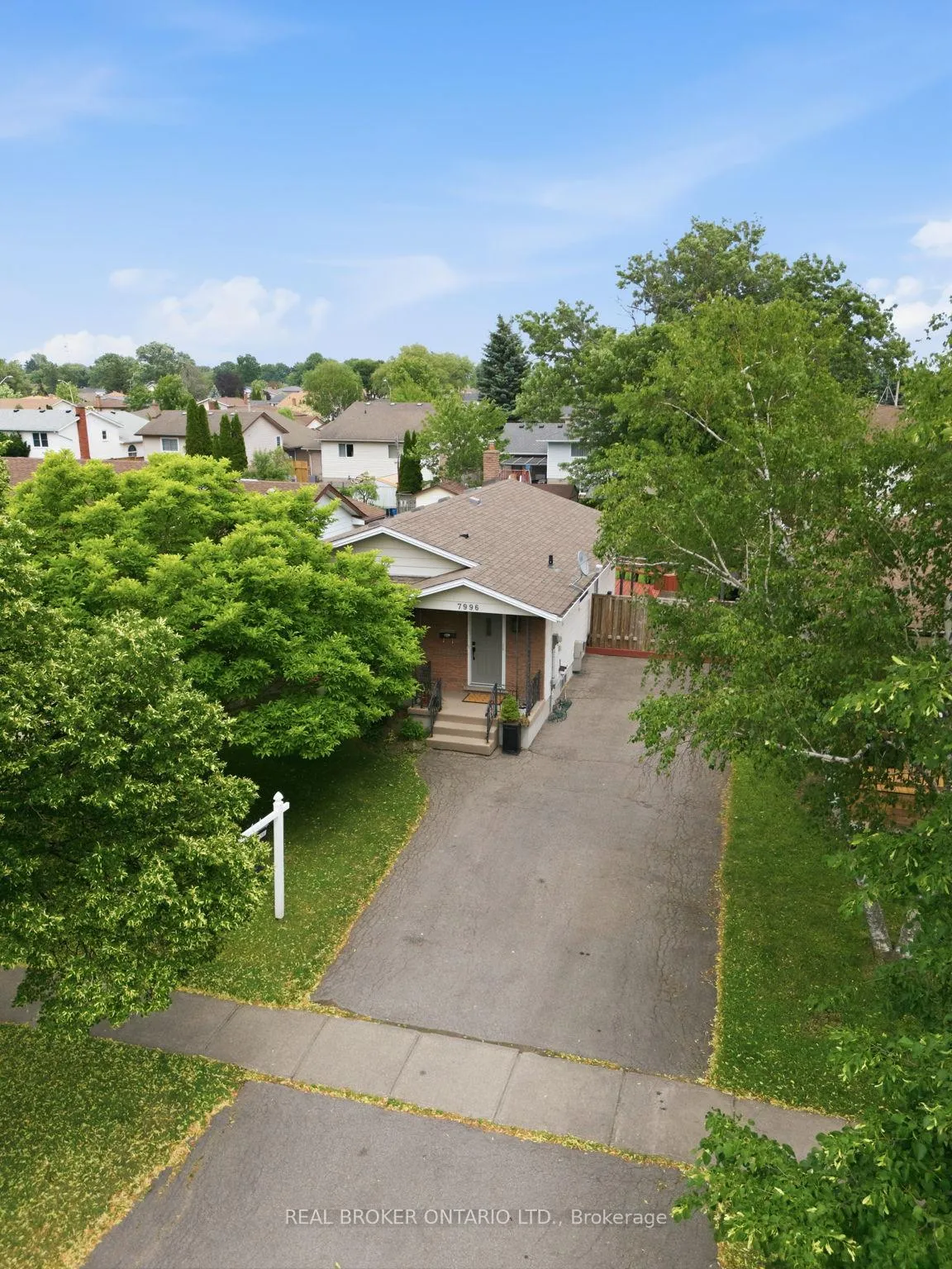 Photo 4 of 7996 Paddock Trail, Niagara Falls, Ascot — HOMEH