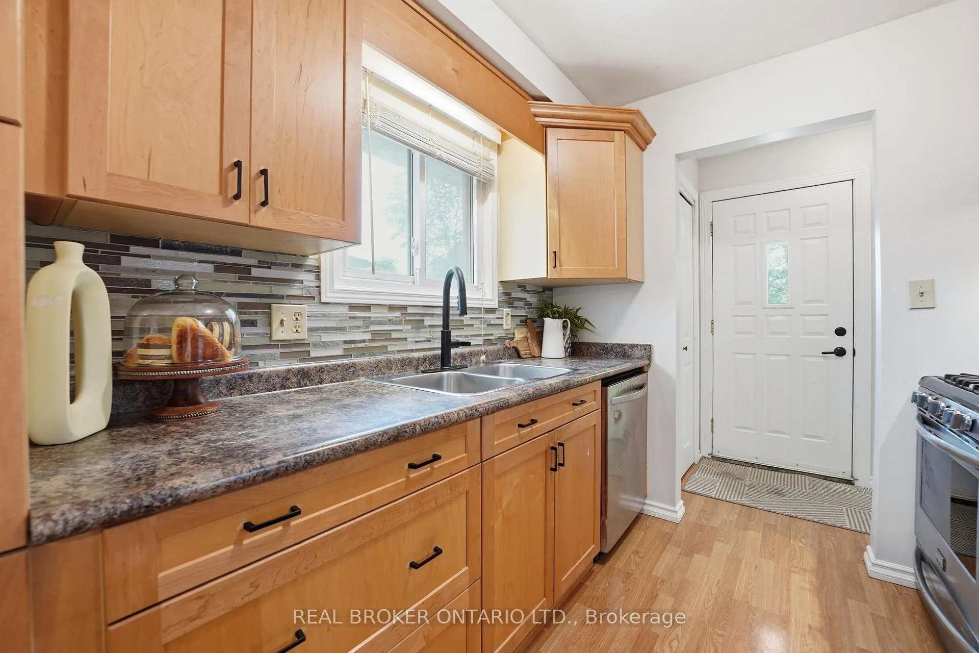 Photo 16 of 7996 Paddock Trail, Niagara Falls, Ascot — HOMEH