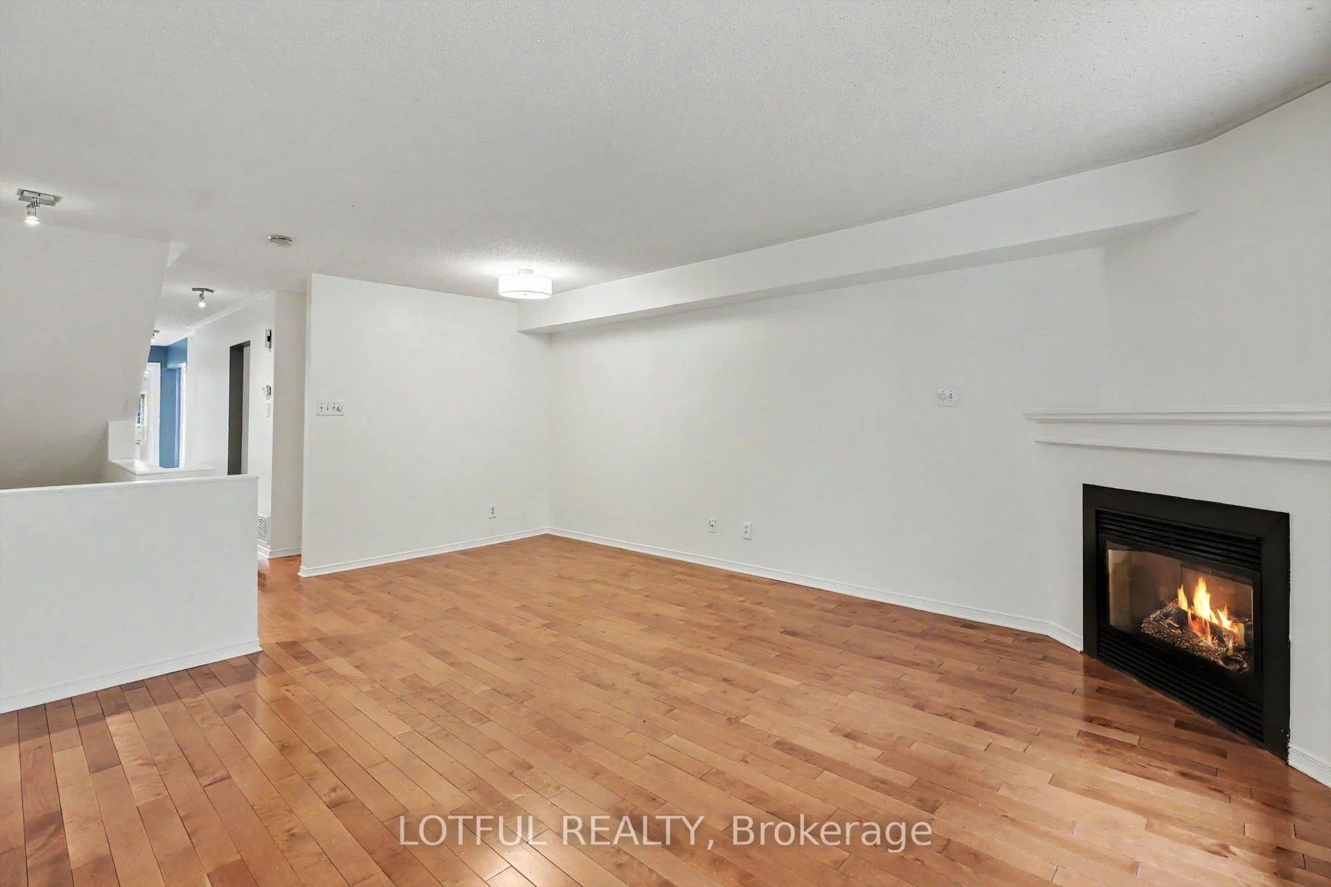 Photo 6 of 1663 Locksley Lane, Ottawa, Beaconwood — HOMEH