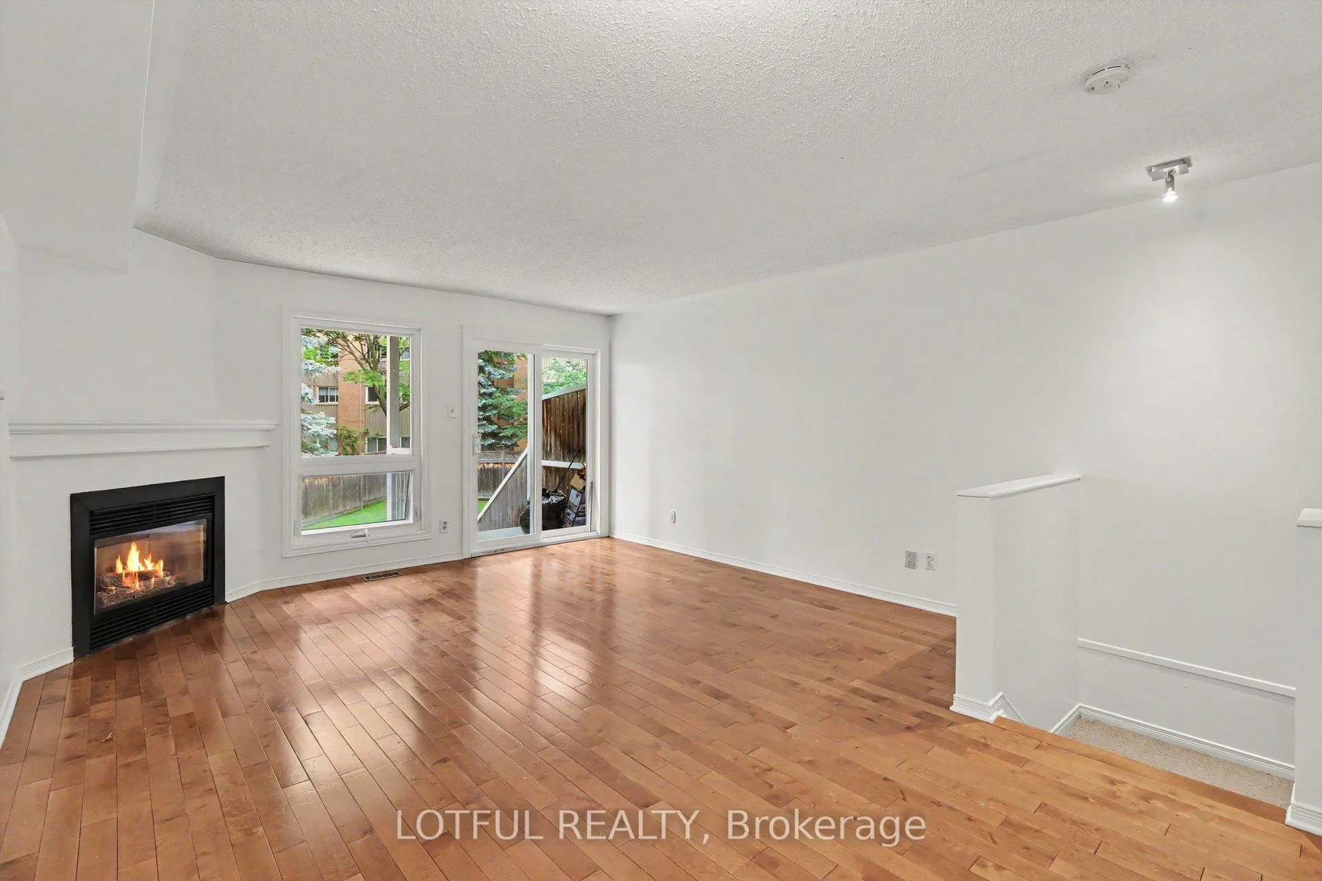 Photo 7 of 1663 Locksley Lane, Ottawa, Beaconwood — HOMEH