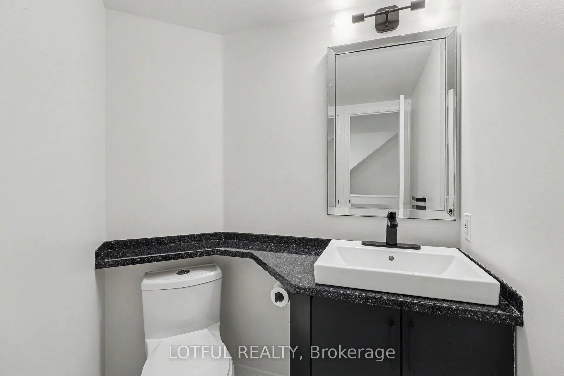Photo 8 of 1663 Locksley Lane, Ottawa, Beaconwood — HOMEH
