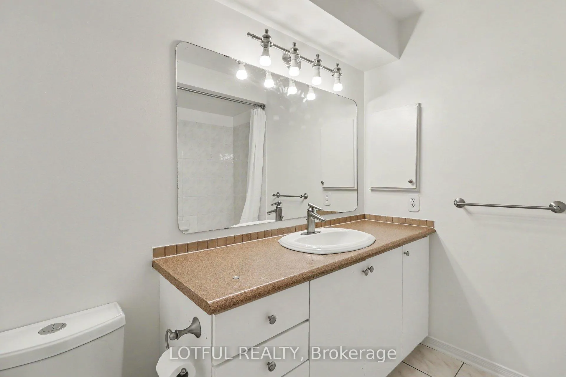 Photo 11 of 1663 Locksley Lane, Ottawa, Beaconwood — HOMEH