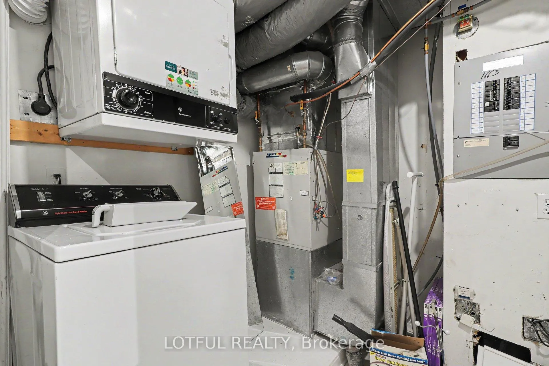 Photo 12 of 1663 Locksley Lane, Ottawa, Beaconwood — HOMEH