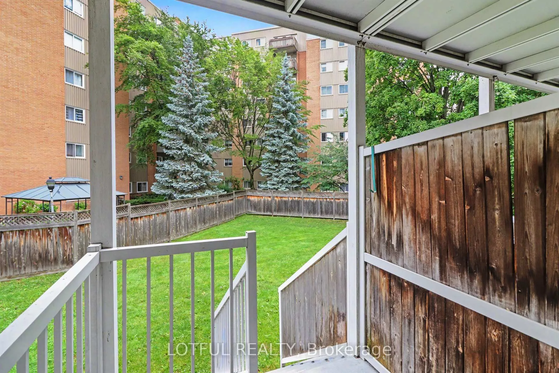 Photo 13 of 1663 Locksley Lane, Ottawa, Beaconwood — HOMEH