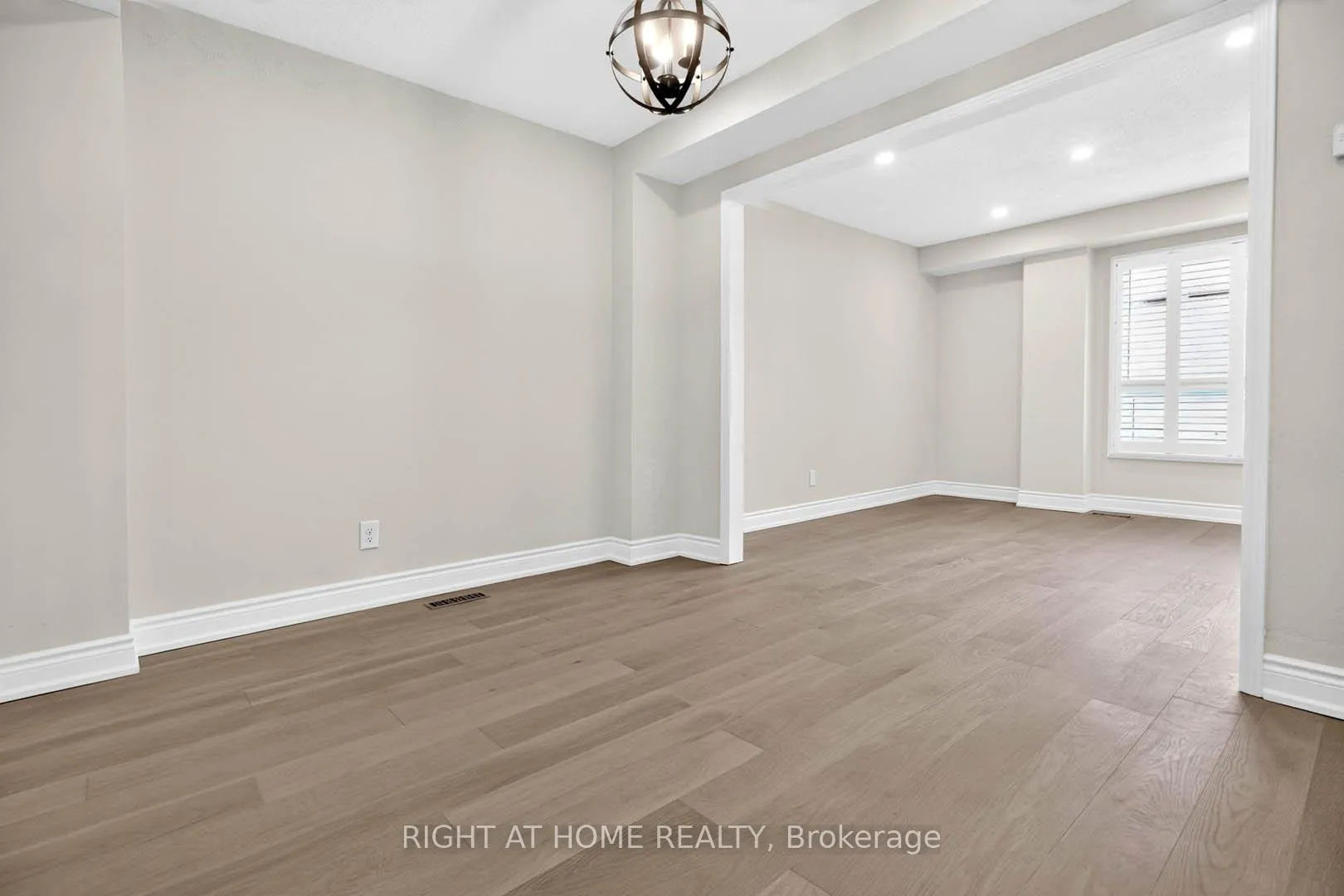 Photo 7 of 247 Glenn Hawthorne Boulevard, Mississauga, Hurontario — HOMEH