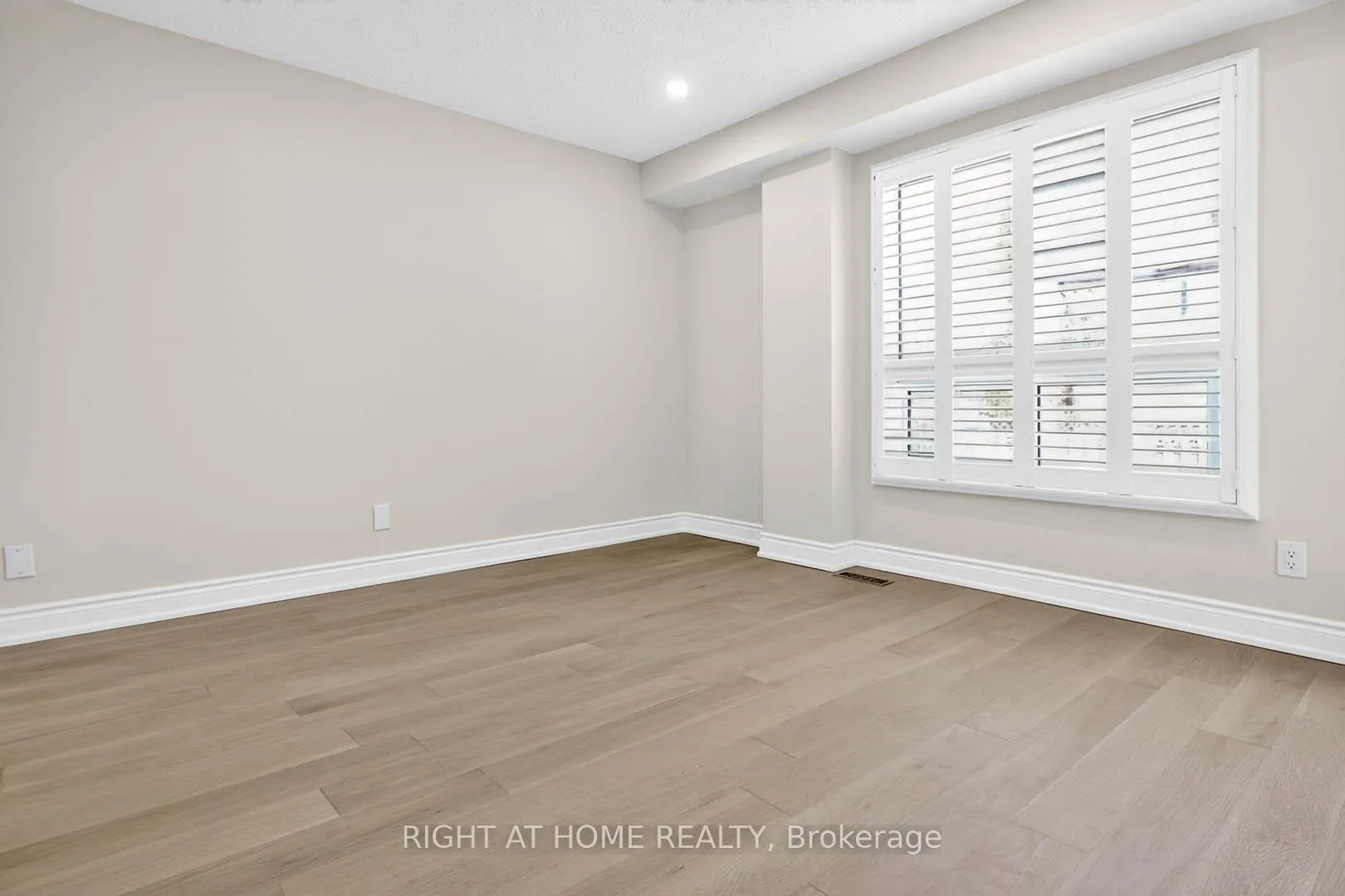 Photo 9 of 247 Glenn Hawthorne Boulevard, Mississauga, Hurontario — HOMEH