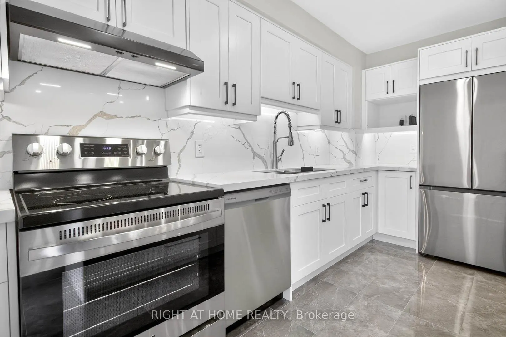 Photo 14 of 247 Glenn Hawthorne Boulevard, Mississauga, Hurontario — HOMEH