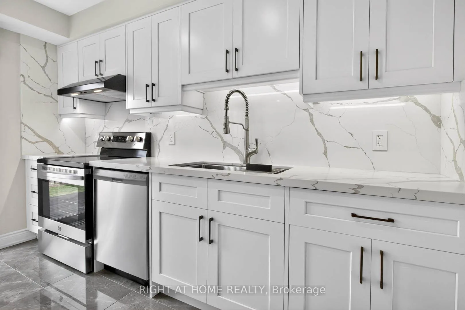 Photo 15 of 247 Glenn Hawthorne Boulevard, Mississauga, Hurontario — HOMEH