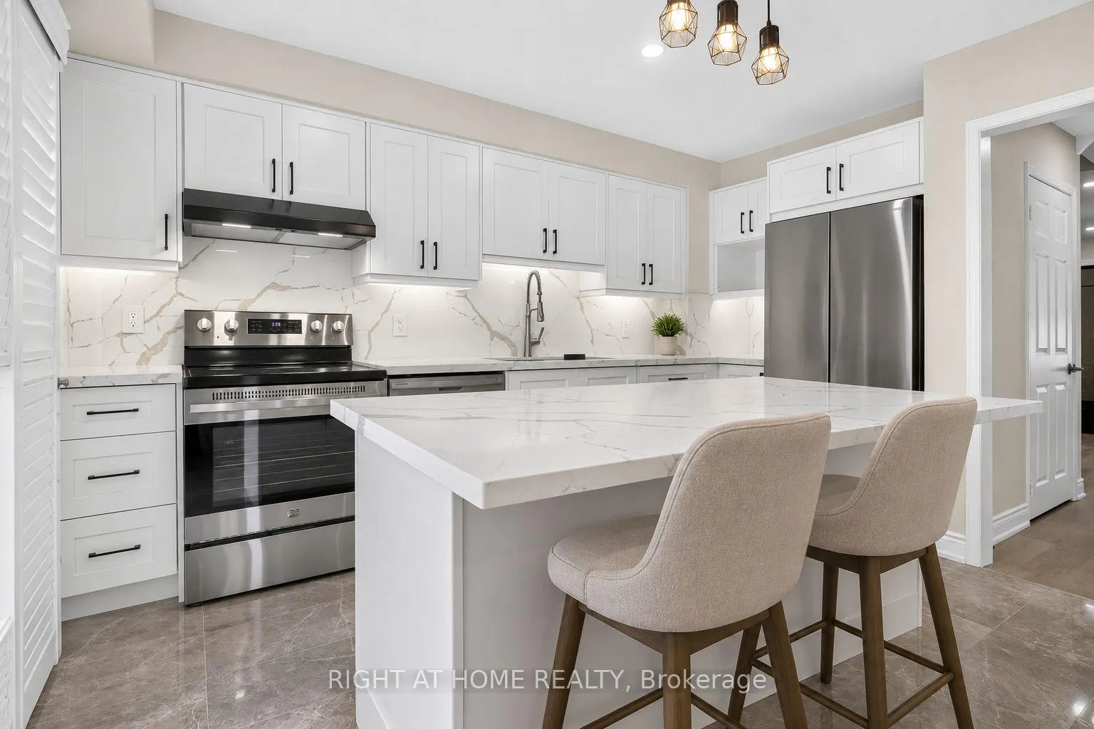 Photo 16 of 247 Glenn Hawthorne Boulevard, Mississauga, Hurontario — HOMEH