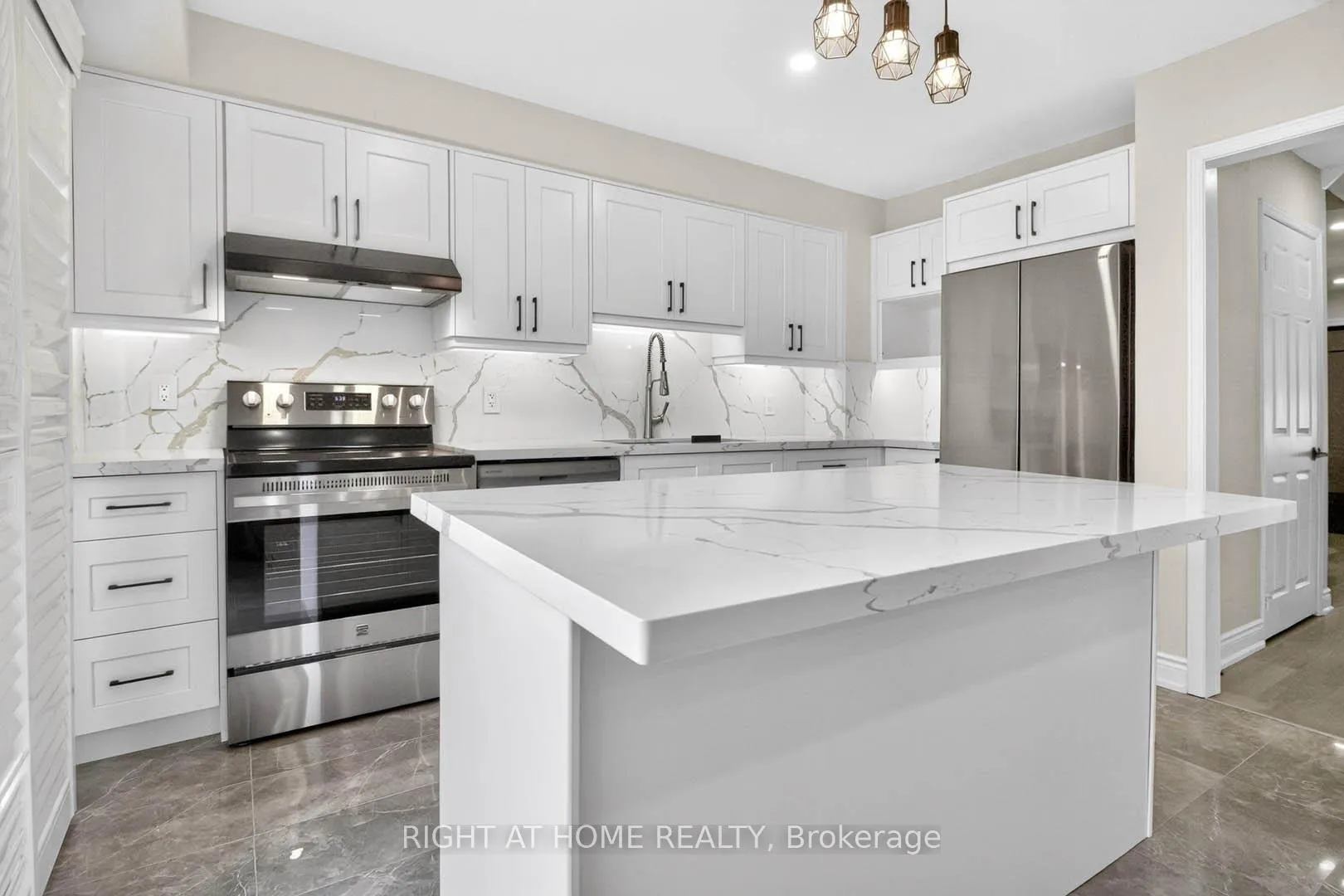 Photo 17 of 247 Glenn Hawthorne Boulevard, Mississauga, Hurontario — HOMEH