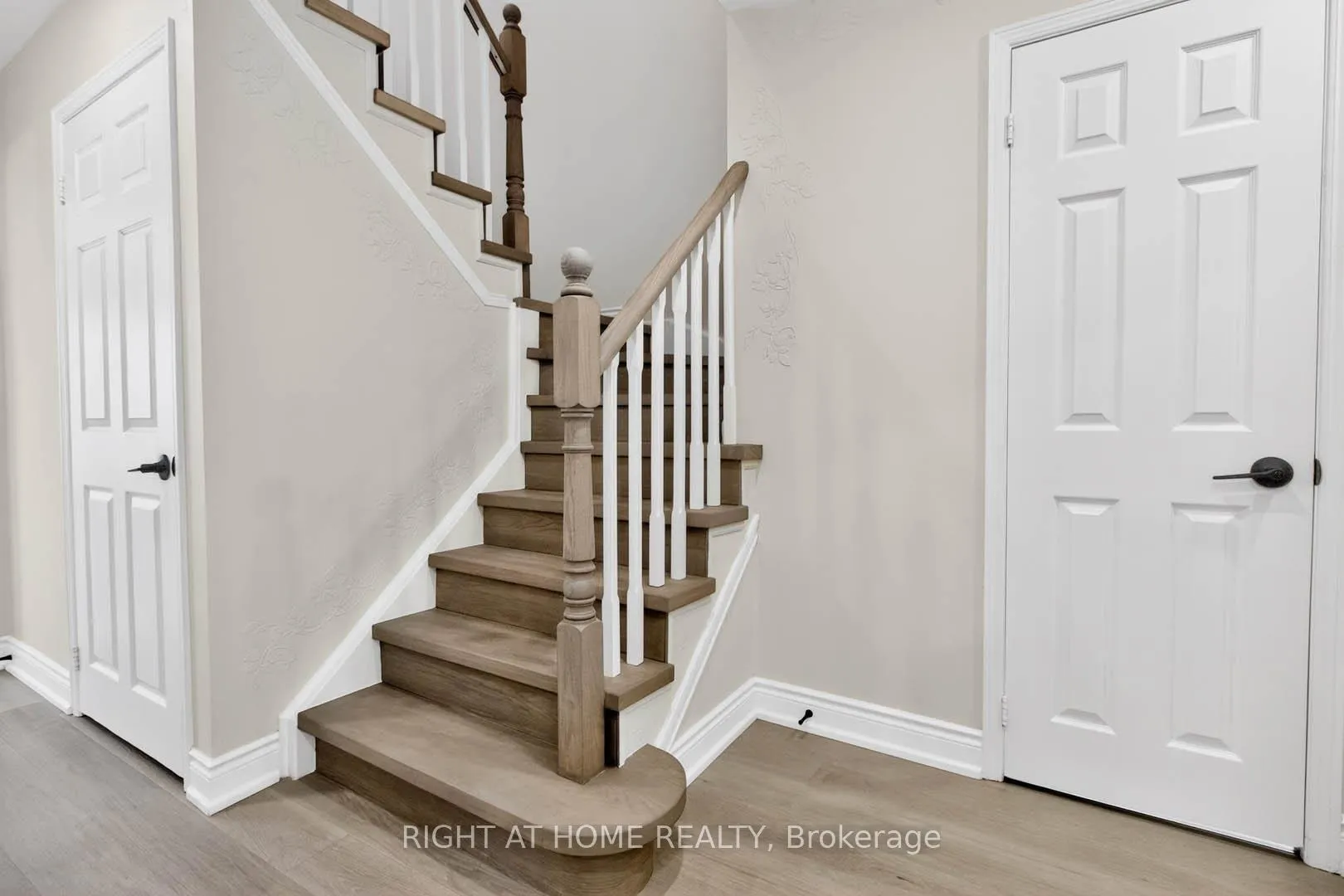Photo 19 of 247 Glenn Hawthorne Boulevard, Mississauga, Hurontario — HOMEH