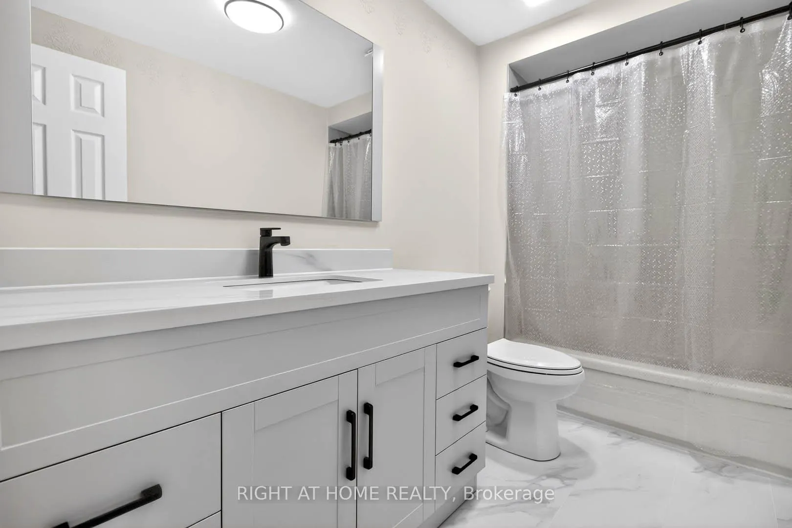 Photo 27 of 247 Glenn Hawthorne Boulevard, Mississauga, Hurontario — HOMEH
