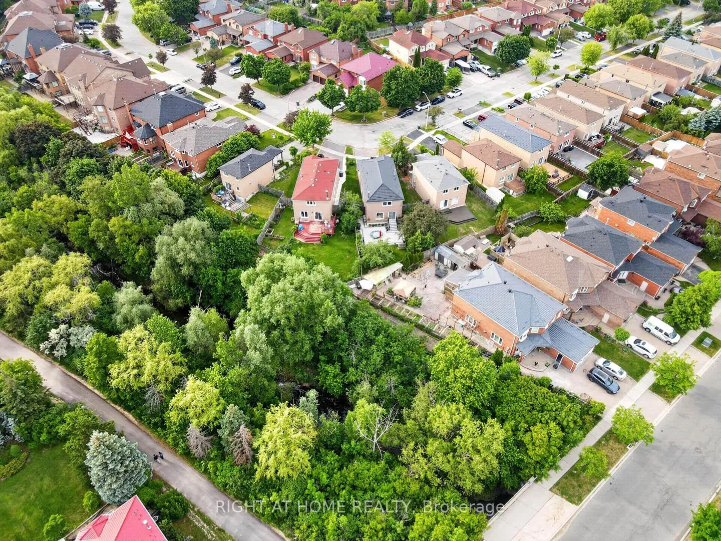 Photo 38 of 247 Glenn Hawthorne Boulevard, Mississauga, Hurontario — HOMEH